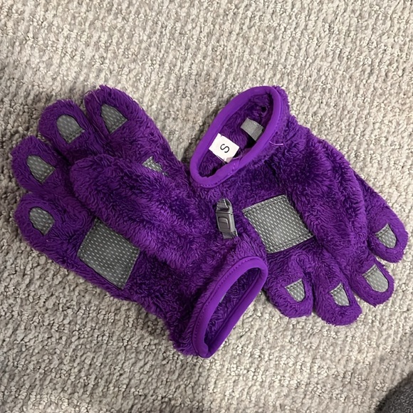 Girls North Face fleece gloves - Picture 5 of 6